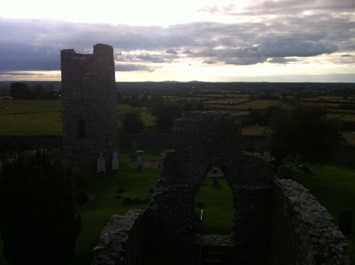 The view out west into Kildare and beyond. Those little bumps are, I believe, from right: Hill of Allen, Grangecommon and Dunmurry, and Redhills. Collectively known as the Chair of Kildare.