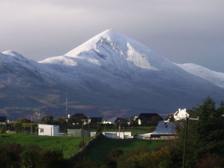 Croagh_Patrick_covered_with_snow_-_panoramio